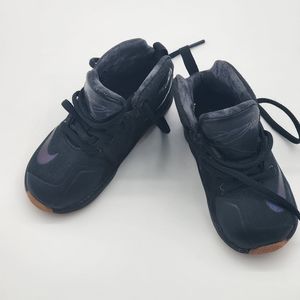 Nike kids Shoe, black, in good condition, size US 7, color black